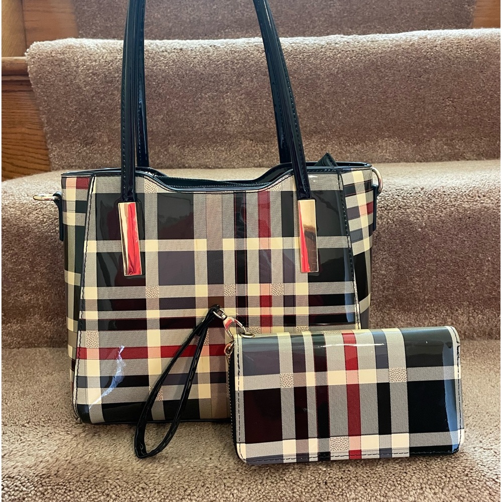 Trendy purse with matching wallet